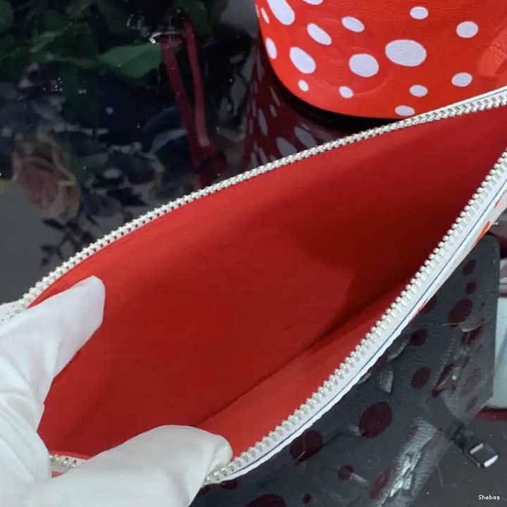 2304DJ0021 LV Bag 0727